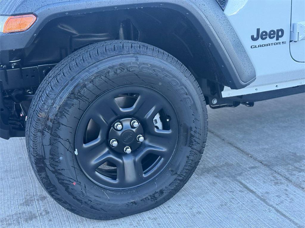 new 2025 Jeep Gladiator car, priced at $30,845