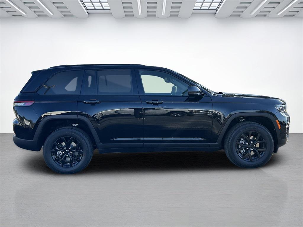 new 2025 Jeep Grand Cherokee car, priced at $37,480