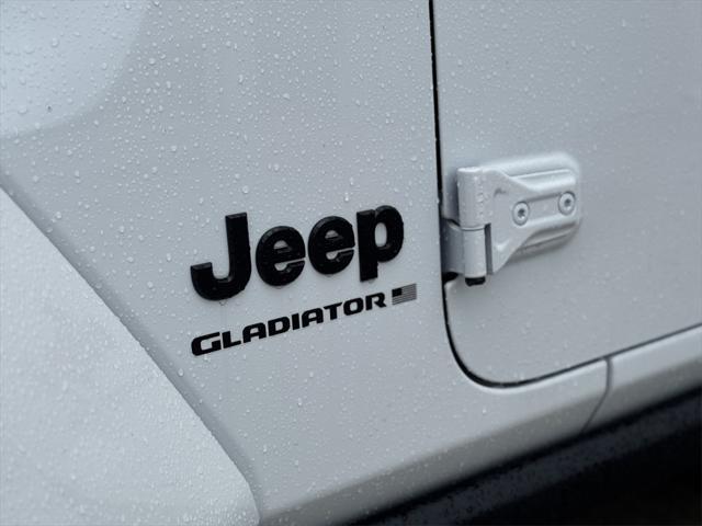 new 2025 Jeep Gladiator car, priced at $42,801