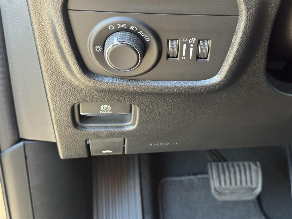 new 2025 Jeep Grand Cherokee car, priced at $37,375