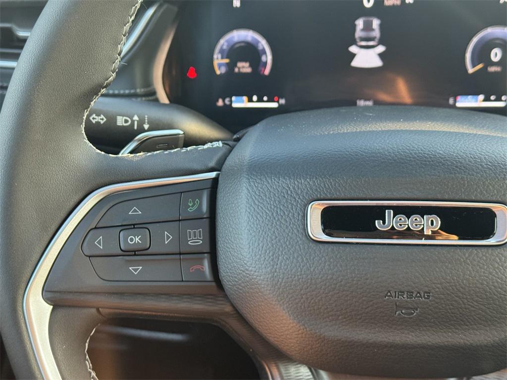 new 2025 Jeep Grand Cherokee car, priced at $37,375