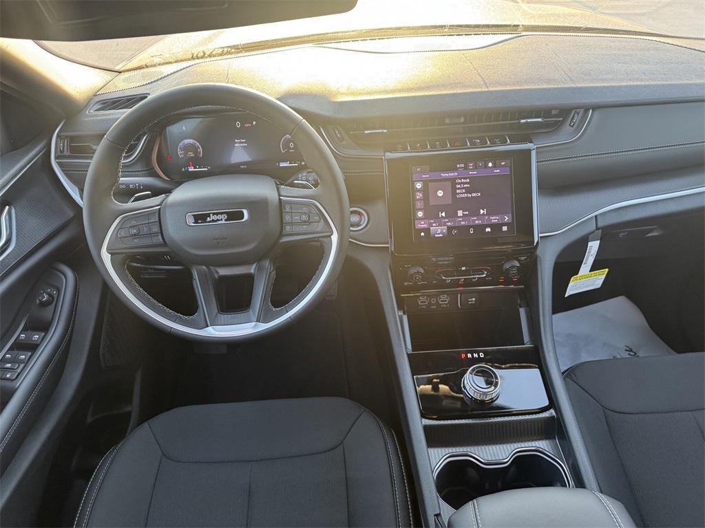 new 2025 Jeep Grand Cherokee car, priced at $37,375