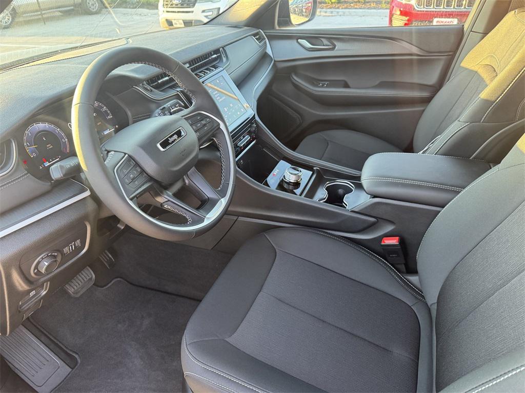 new 2025 Jeep Grand Cherokee car, priced at $37,375