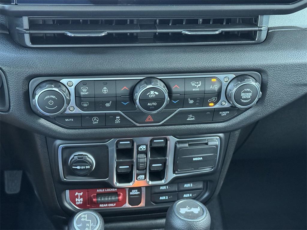 new 2025 Jeep Wrangler car, priced at $50,070