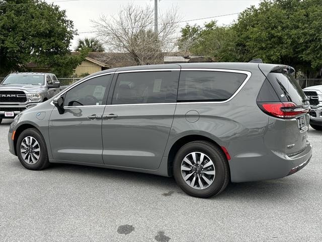 new 2023 Chrysler Pacifica Hybrid car, priced at $47,585