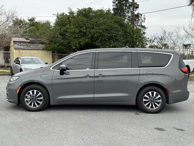 new 2023 Chrysler Pacifica Hybrid car, priced at $47,585