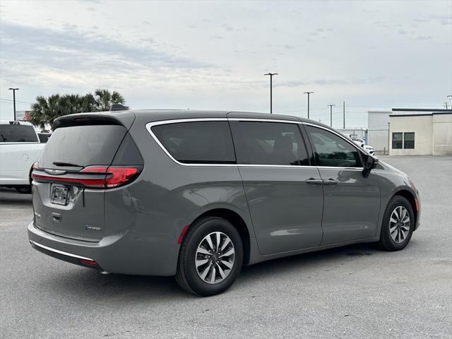 new 2023 Chrysler Pacifica Hybrid car, priced at $47,585