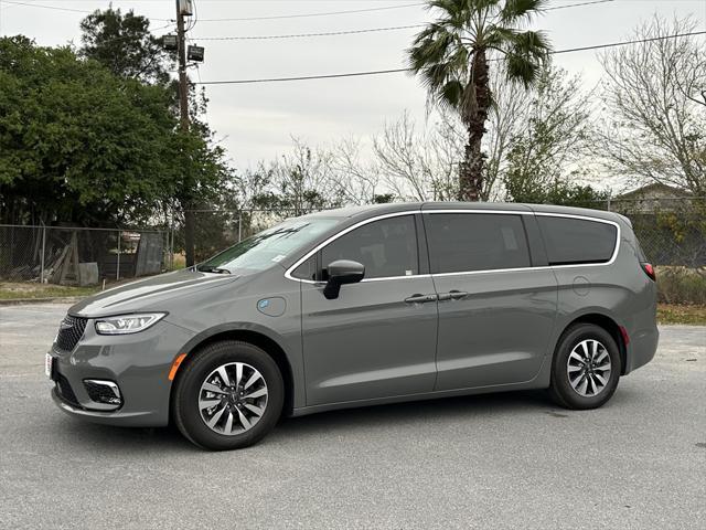 new 2023 Chrysler Pacifica Hybrid car, priced at $47,585