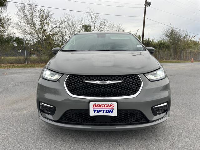 new 2023 Chrysler Pacifica Hybrid car, priced at $47,585