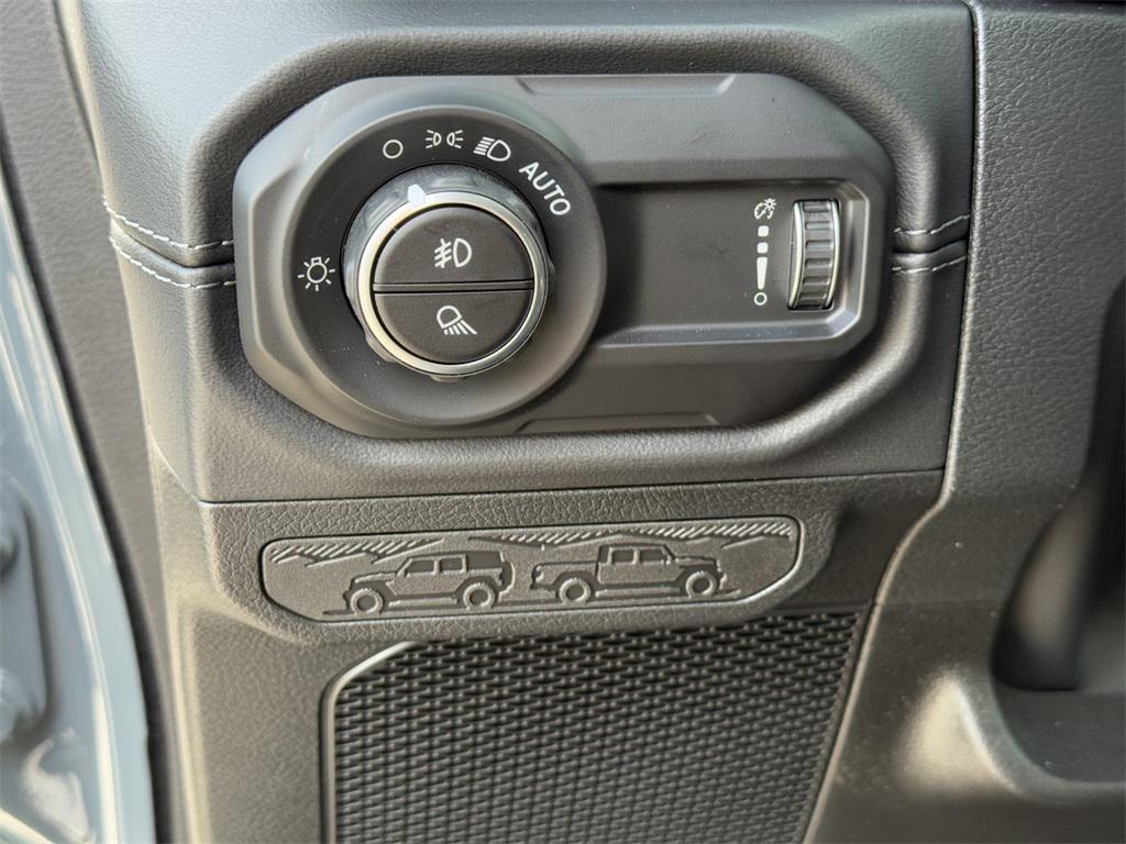 new 2025 Jeep Gladiator car, priced at $54,250