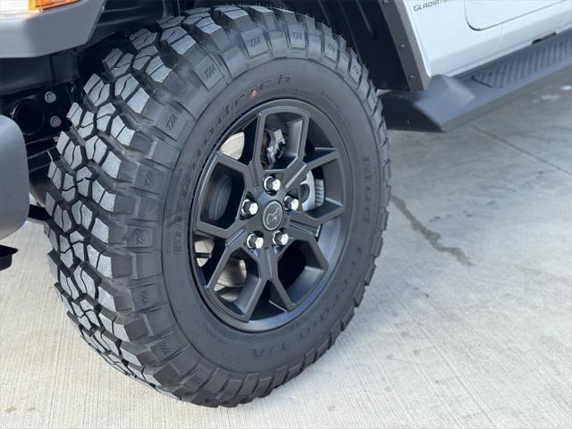 new 2025 Jeep Gladiator car, priced at $41,733