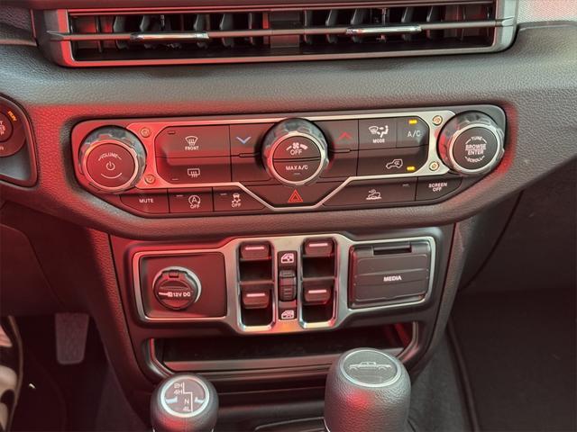 new 2025 Jeep Gladiator car, priced at $40,060