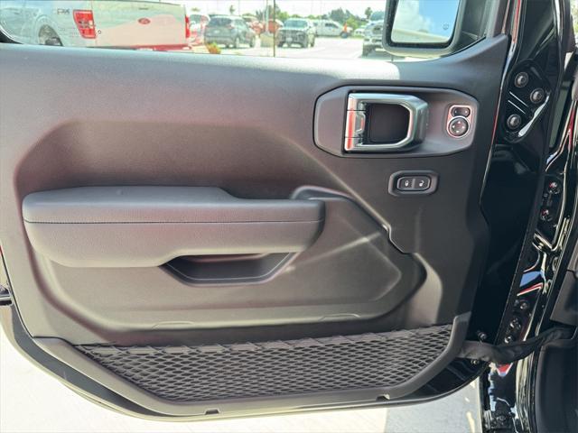 new 2025 Jeep Gladiator car, priced at $40,060