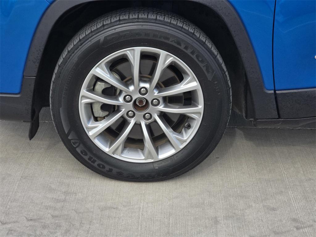 used 2022 Jeep Cherokee car, priced at $23,985