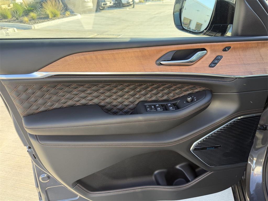 new 2025 Jeep Grand Cherokee car, priced at $50,925