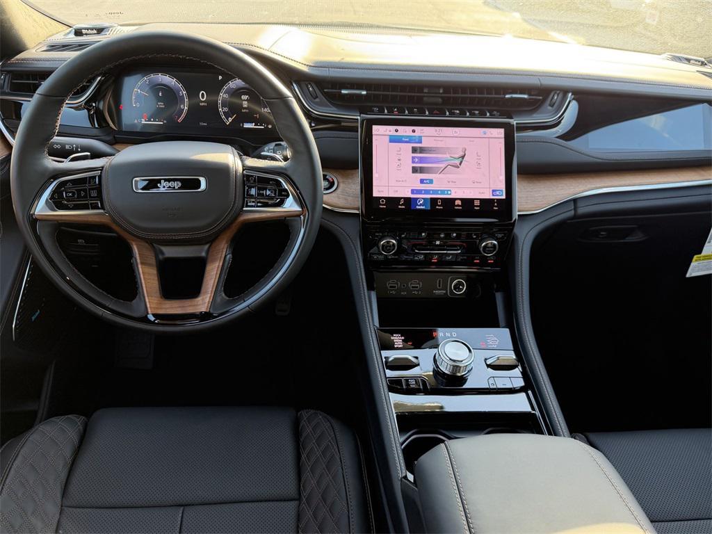 new 2025 Jeep Grand Cherokee car, priced at $50,925
