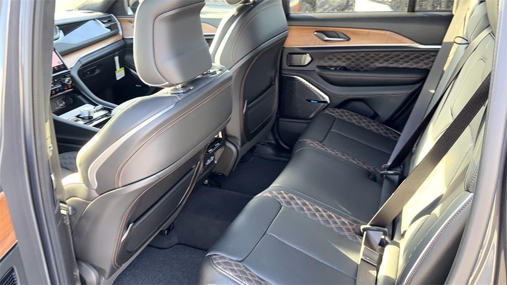 new 2025 Jeep Grand Cherokee car, priced at $50,925