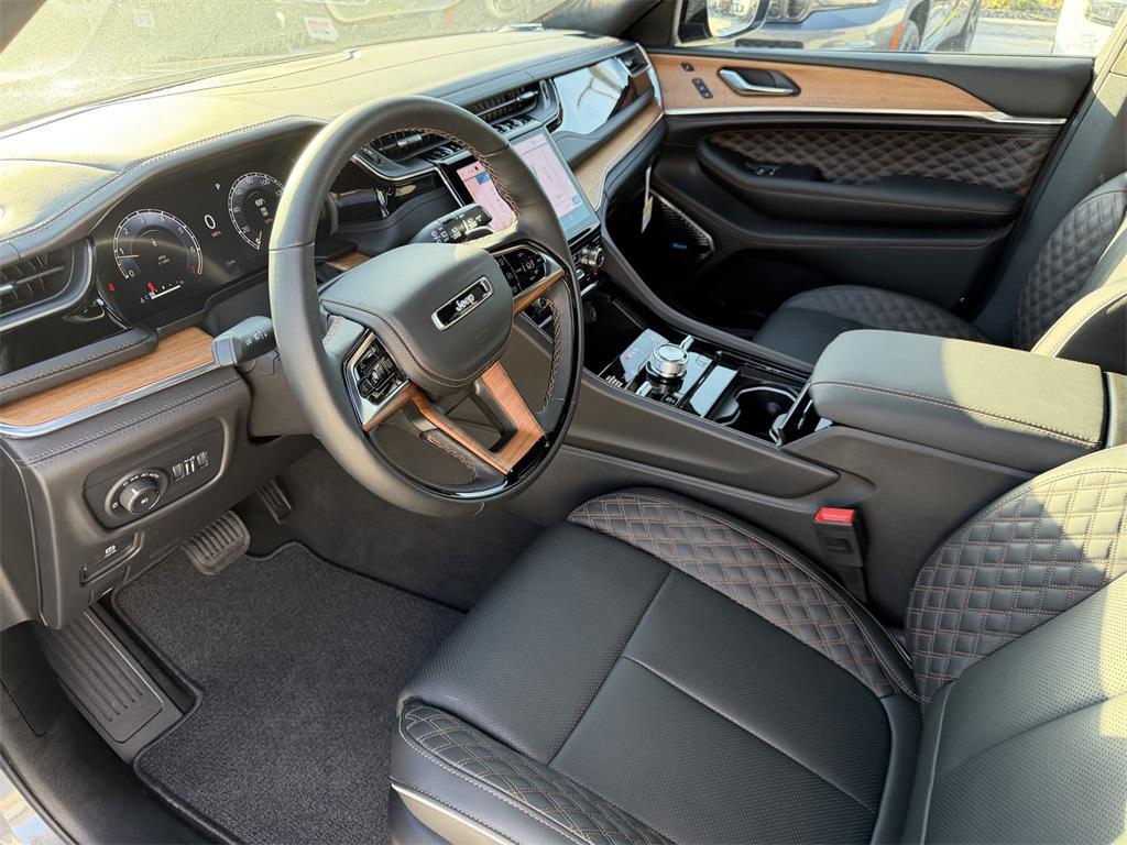 new 2025 Jeep Grand Cherokee car, priced at $50,925