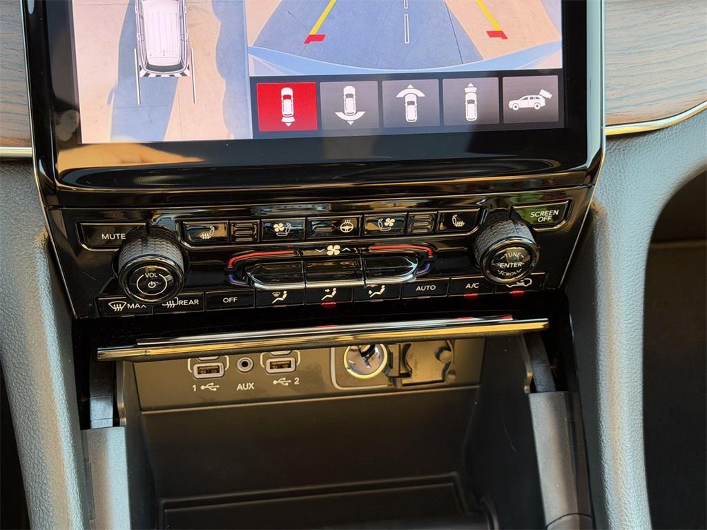 new 2025 Jeep Grand Cherokee car, priced at $51,805