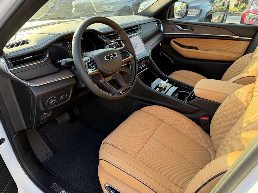 new 2025 Jeep Grand Cherokee car, priced at $51,805