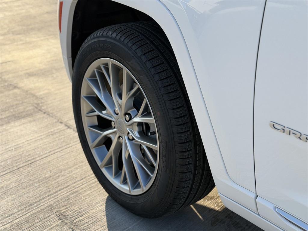 new 2025 Jeep Grand Cherokee car, priced at $51,805