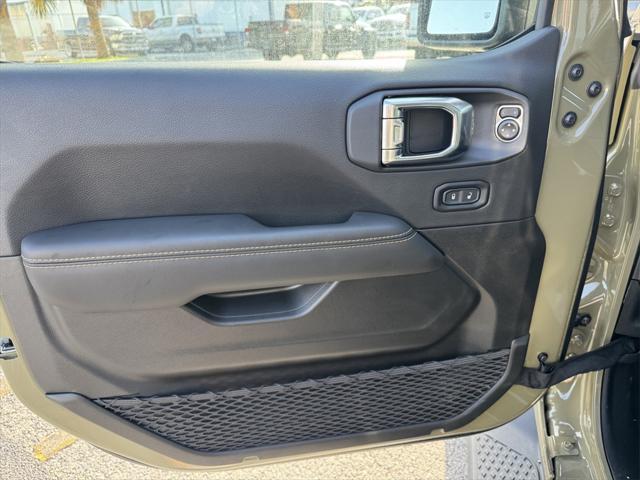 new 2025 Jeep Gladiator car, priced at $41,603
