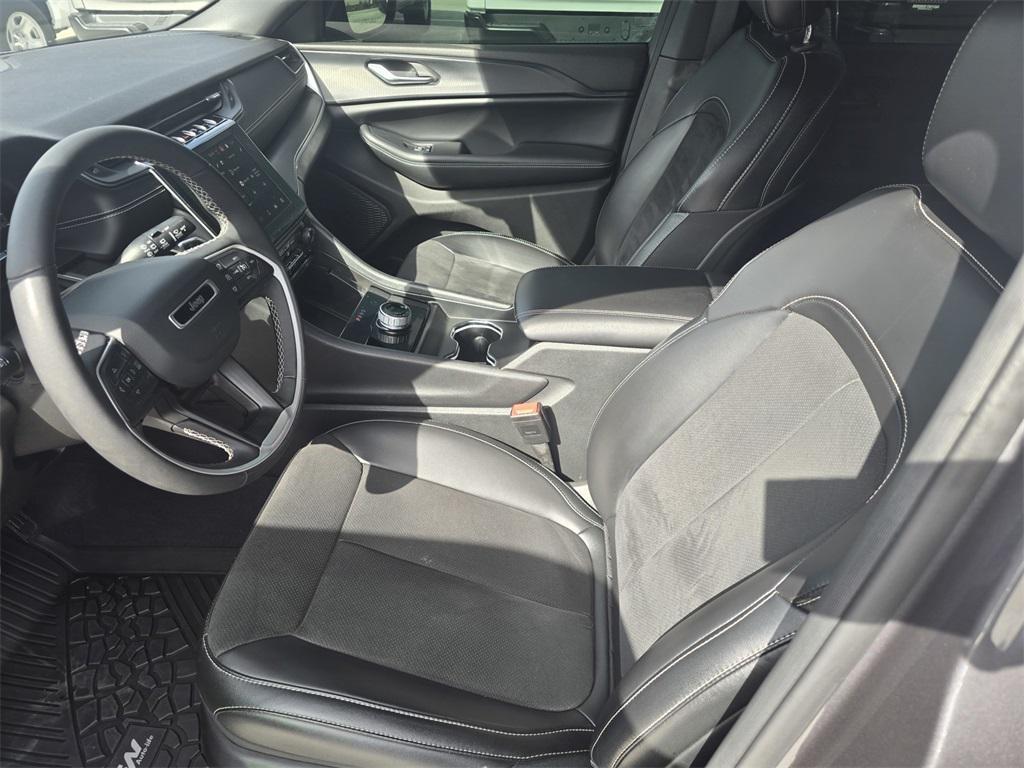 used 2024 Jeep Grand Cherokee car, priced at $33,991