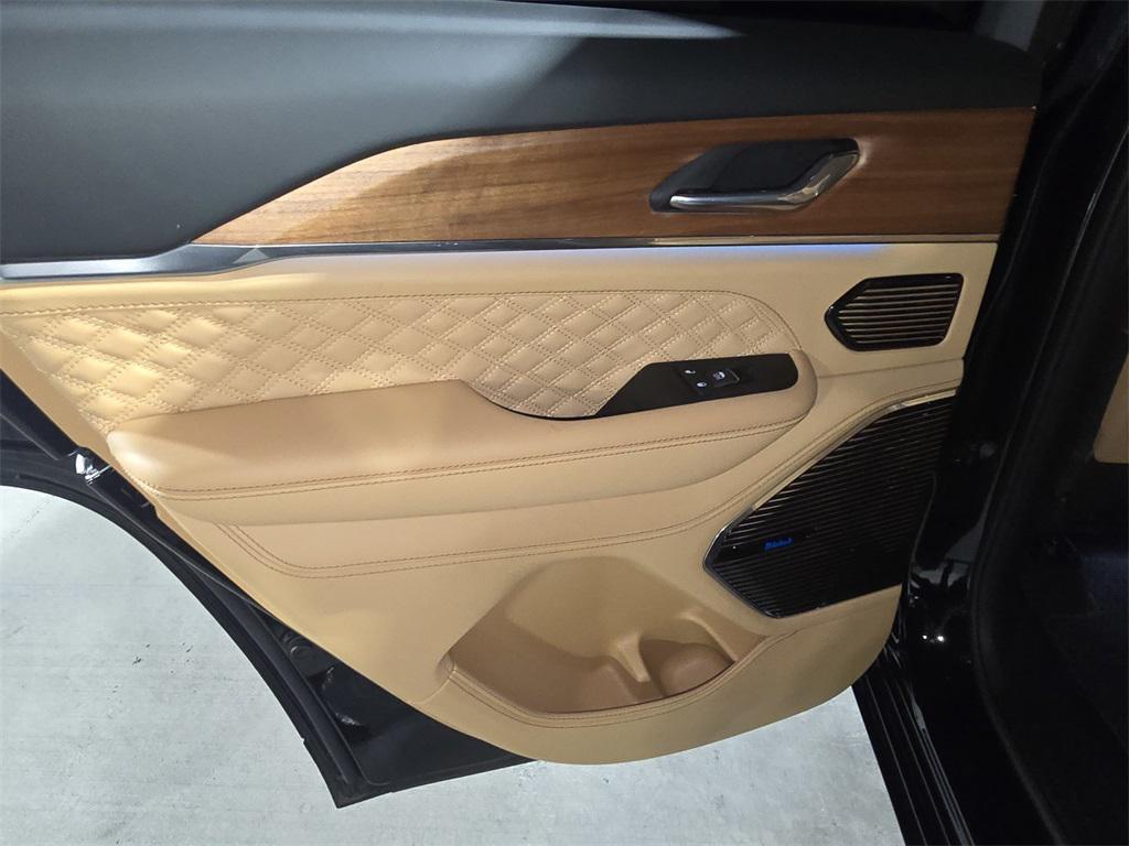 used 2025 Jeep Grand Cherokee car, priced at $54,995