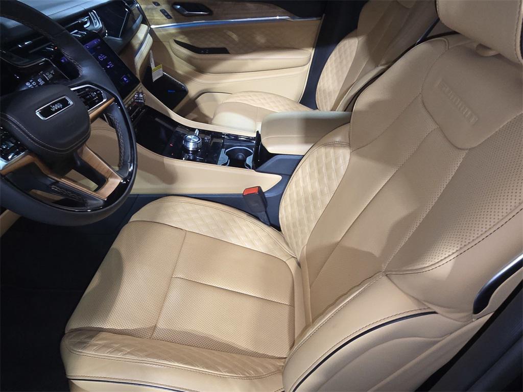 used 2025 Jeep Grand Cherokee car, priced at $54,995