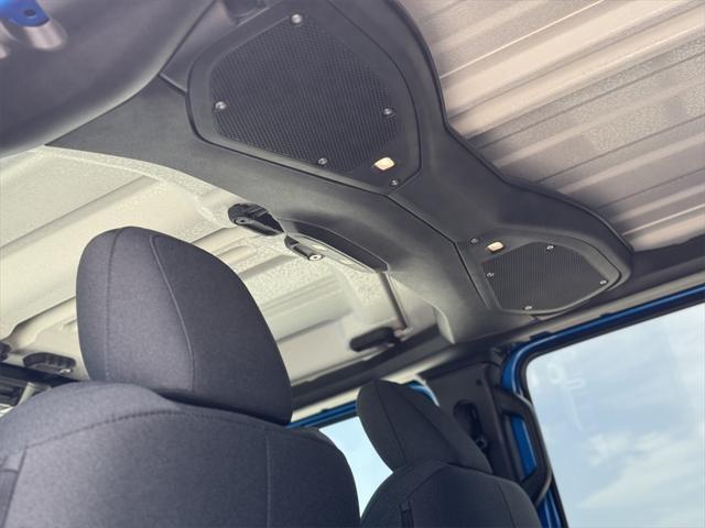 new 2025 Jeep Gladiator car, priced at $40,060
