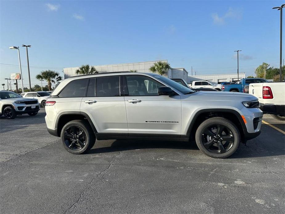 new 2023 Jeep Grand Cherokee car, priced at $45,525