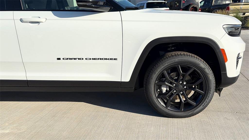 new 2025 Jeep Grand Cherokee car, priced at $43,390