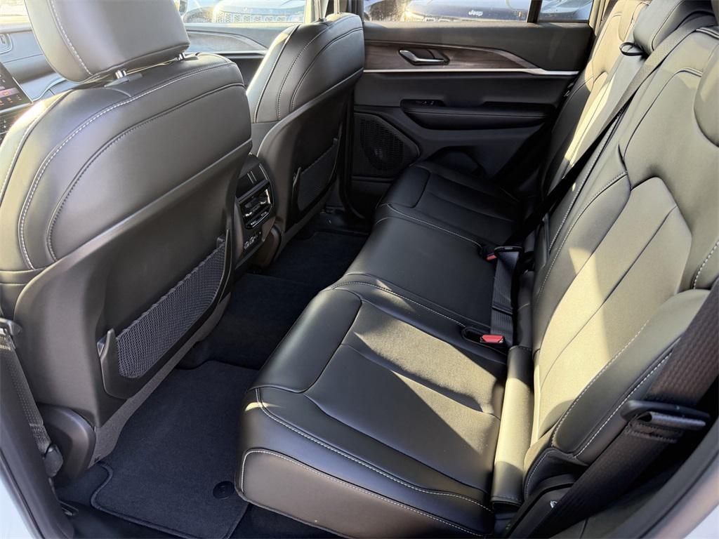 new 2025 Jeep Grand Cherokee car, priced at $43,390