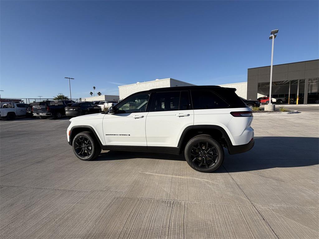 new 2025 Jeep Grand Cherokee car, priced at $43,390