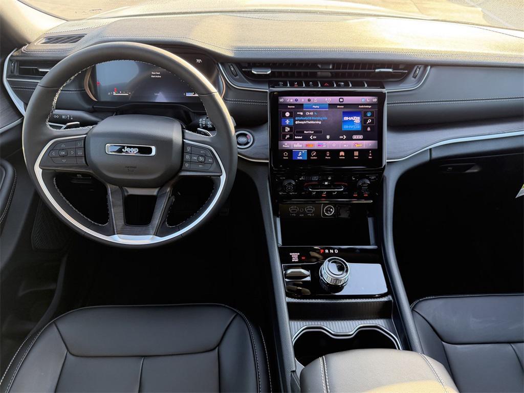 new 2025 Jeep Grand Cherokee car, priced at $43,390