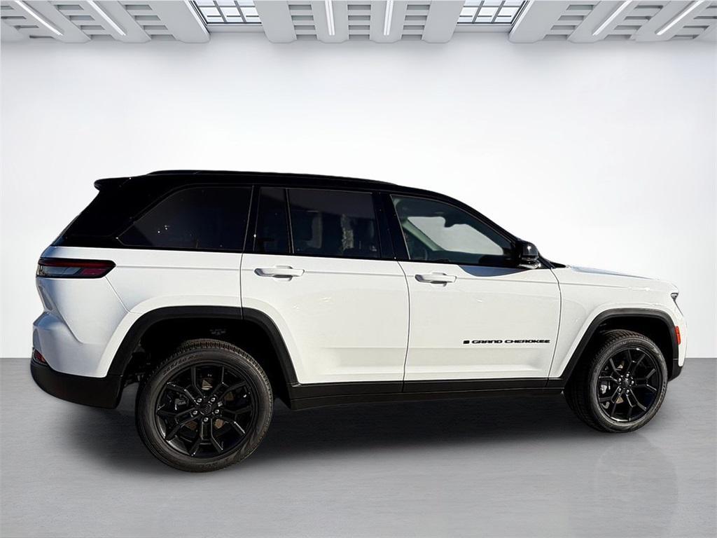 new 2025 Jeep Grand Cherokee car, priced at $43,390