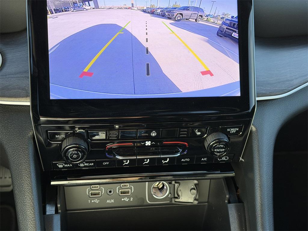 new 2025 Jeep Grand Cherokee car, priced at $43,390