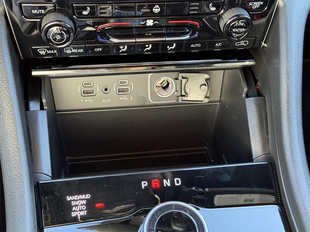 new 2025 Jeep Grand Cherokee car, priced at $43,390