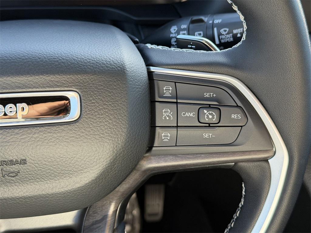 new 2025 Jeep Grand Cherokee car, priced at $43,390