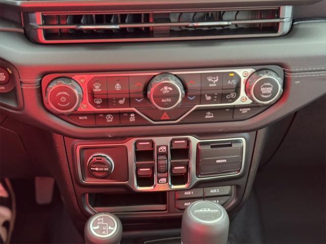 new 2025 Jeep Gladiator car, priced at $42,269