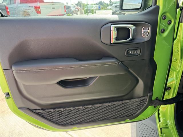new 2025 Jeep Gladiator car, priced at $42,269