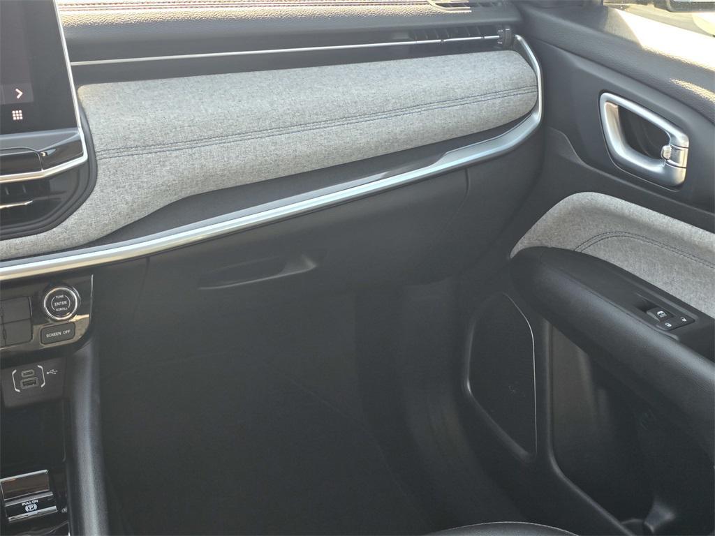 used 2022 Jeep Compass car, priced at $18,237