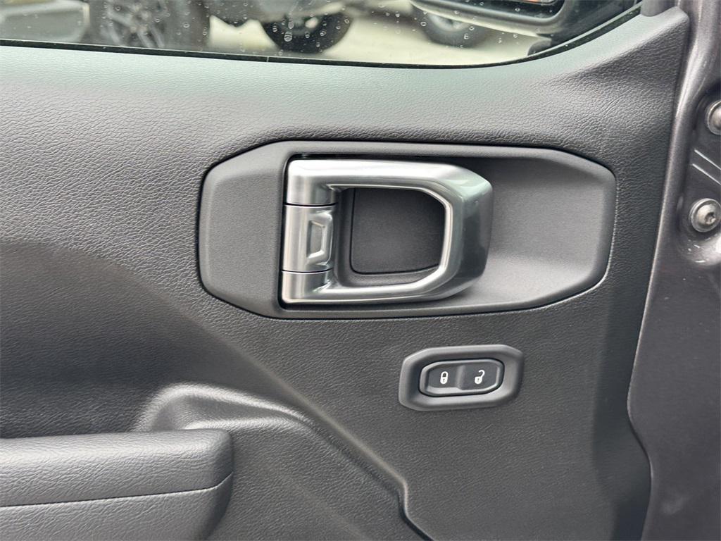 new 2025 Jeep Wrangler car, priced at $38,250