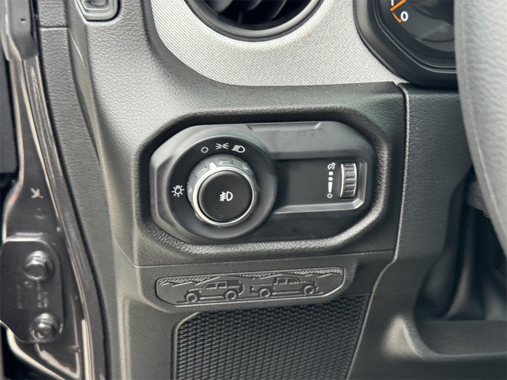 new 2025 Jeep Wrangler car, priced at $38,250
