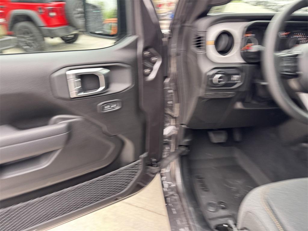 new 2025 Jeep Wrangler car, priced at $38,250