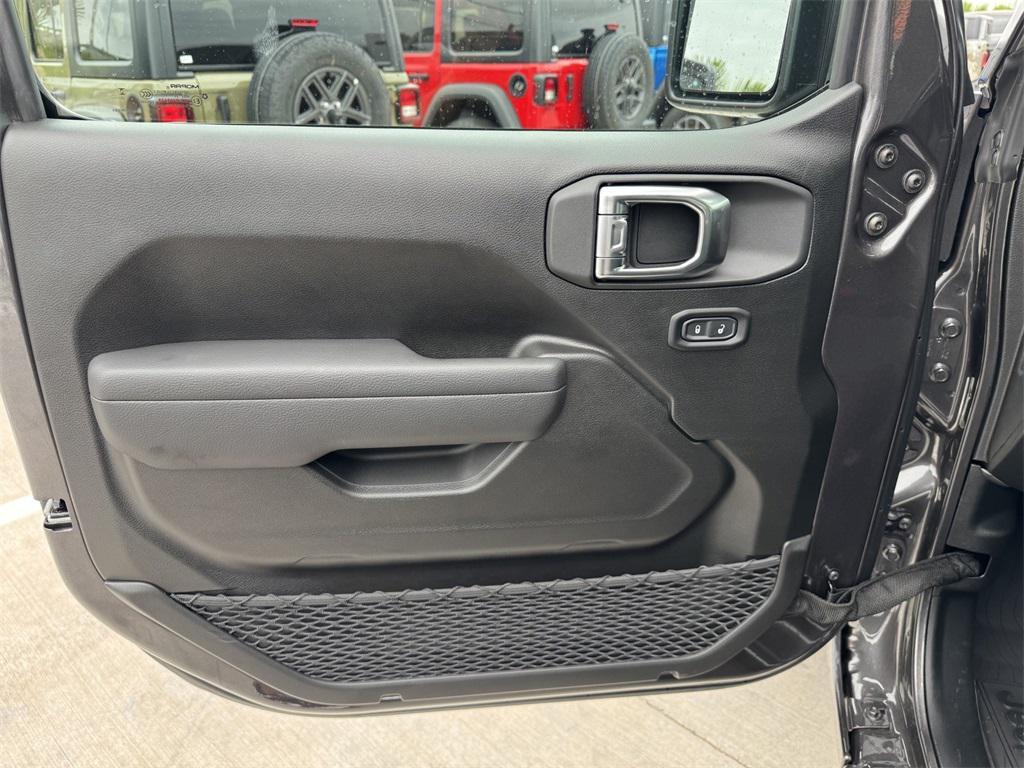 new 2025 Jeep Wrangler car, priced at $38,250