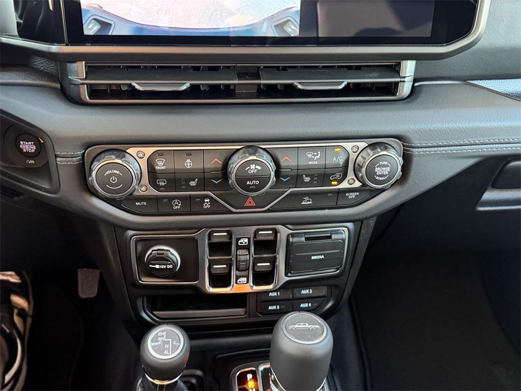 new 2025 Jeep Gladiator car, priced at $41,135