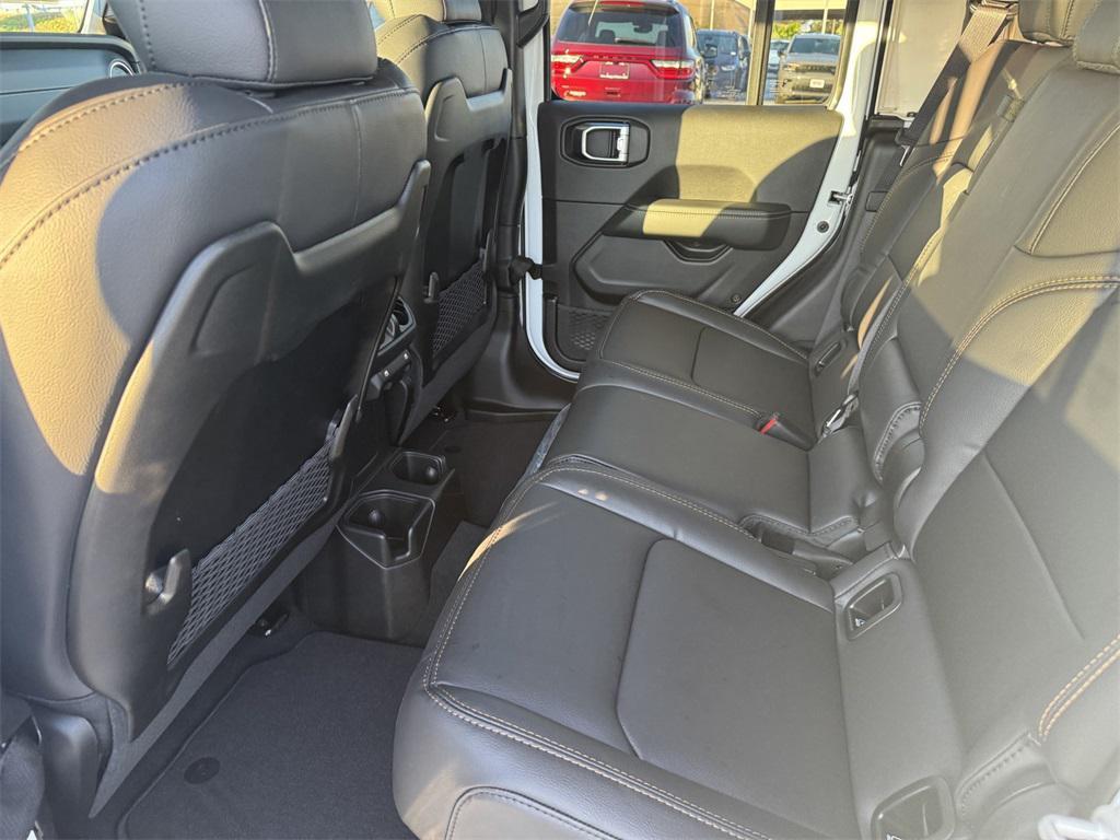 new 2025 Jeep Gladiator car, priced at $41,135