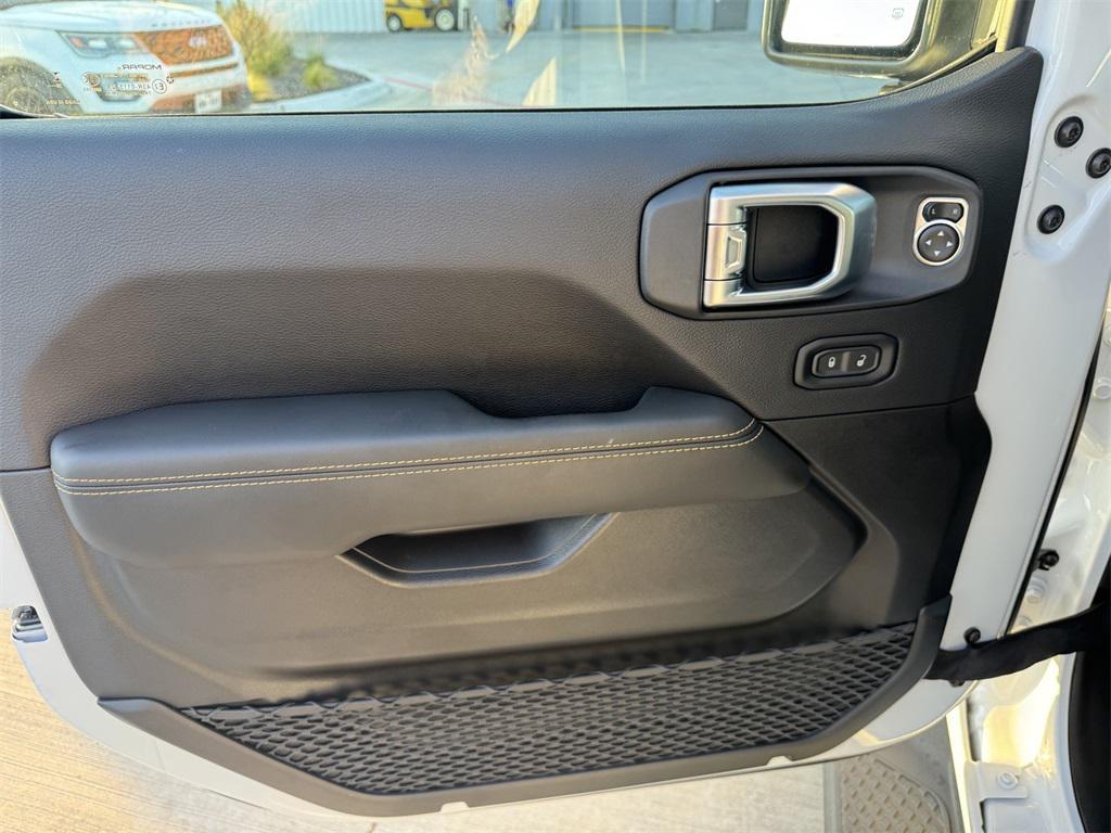 new 2025 Jeep Gladiator car, priced at $41,135