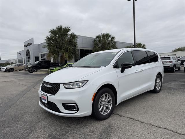 new 2025 Chrysler Pacifica car, priced at $42,425